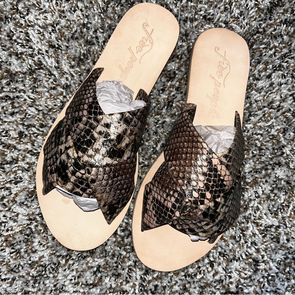 Free People Rio Vista Slide Sandals Beige Snake - Picture 3 of 6